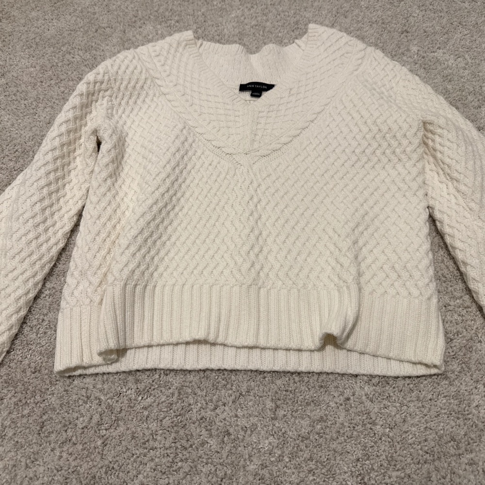 Ann Taylor textured v-neck pullover sweater